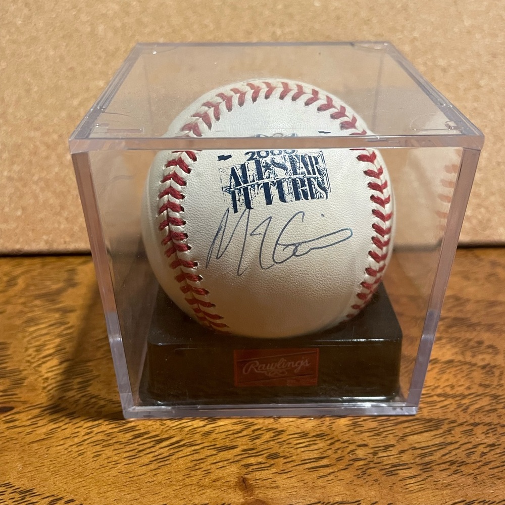 Marcus Giles autograph signed baseball. 2000 ROMLB All-Star ball with case